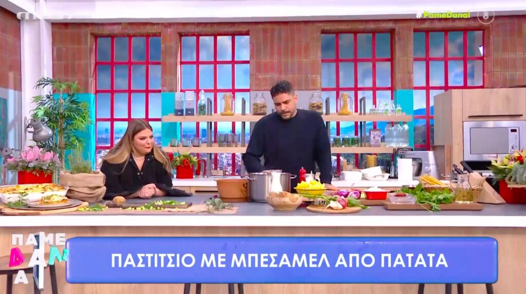 Ο Τίμος Ζαχαράτος μάς ετοιμάζει παστίτσιο με μπεσαμέλ από πατάτα! [Bίντεο]