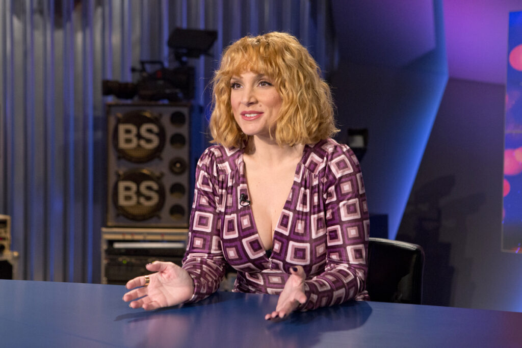 Η Ελεωνόρα Ζουγανέλη, η τραγουδίστρια με τη μαγευτική φωνή, στην εκπομπή της ΕΡΤ1 «Αυτός και ο άλλος»