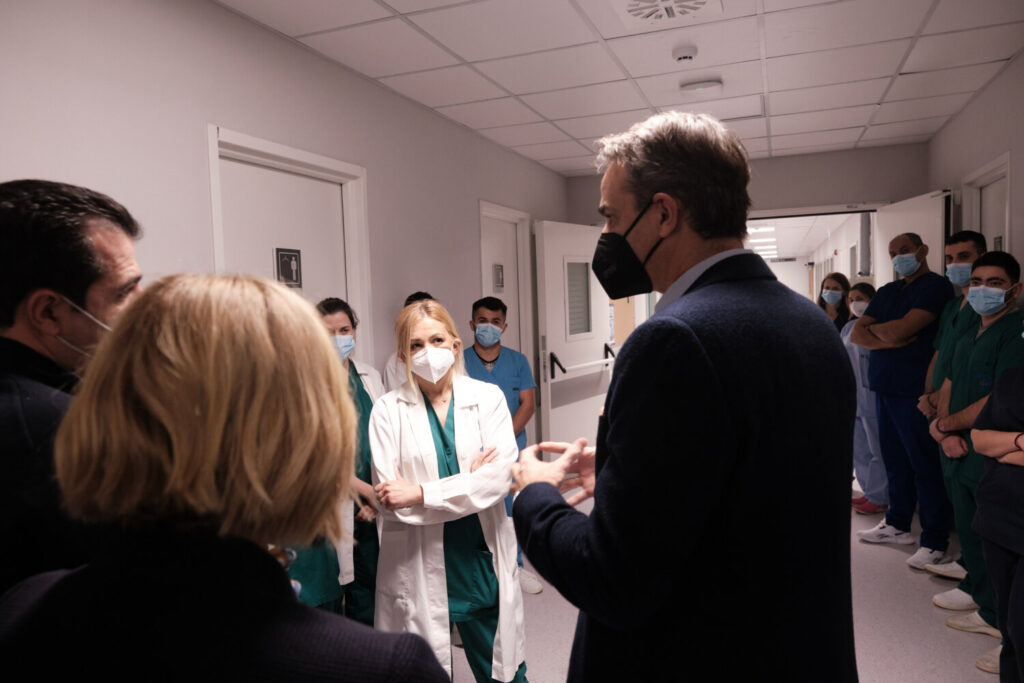 Ο Πρωθυπουργός επισκέφθηκε το Νοσοκομείο Σωτηρία: «Πολύ μεγάλο ευχαριστώ για ό,τι έχετε κάνει»