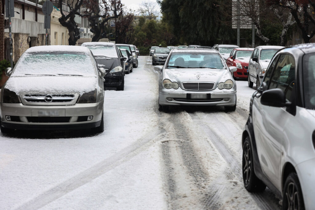 «Βαριά» πρόστιμα για τους οδηγούς που  κυκλοφορούν χωρίς αλυσίδες όταν χιονίζει