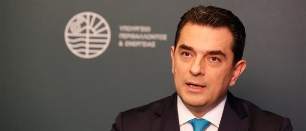 Σκρέκας: Η συμφωνία με τις Βρυξέλλες θα ρίξει τις τιμές του ρεύματος
