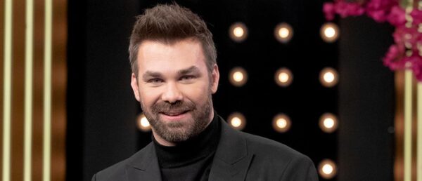 Σαμπάνης: Τραγούδι μου ήταν για τον Μαζωνάκη αλλά κατέληξε στον Ρέμο! [Βίντεο]