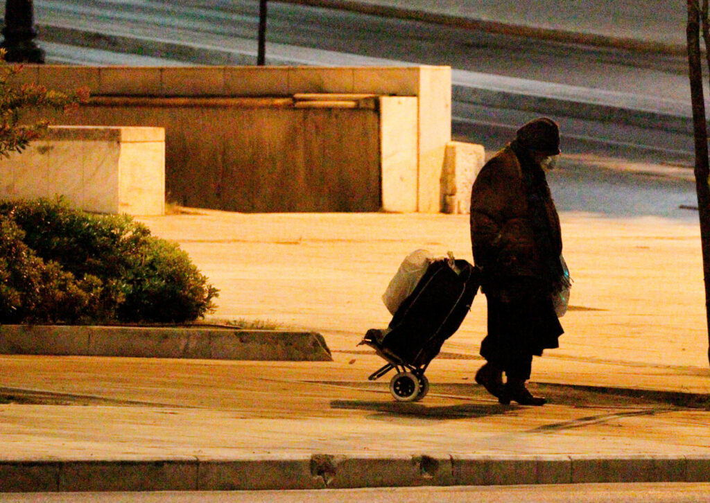 Συγκλονίζει η ηλικωμένη: Είχα πεθυμήσει λίγο κρέας για να μαγειρέψω στα παιδιά μου (video)