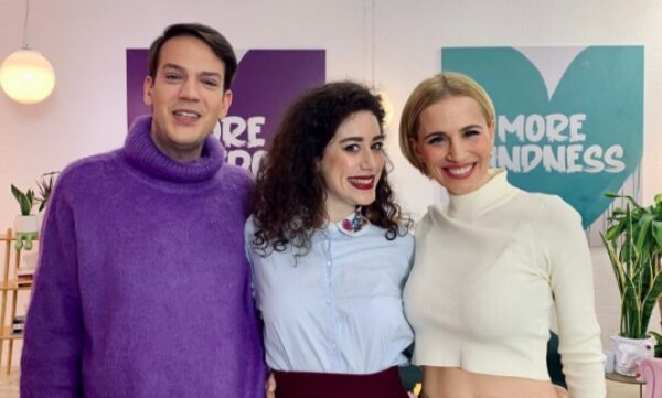 DOT.  Με τη Νάντια Μπουλέ και τον Μίνω Θεοχάρη