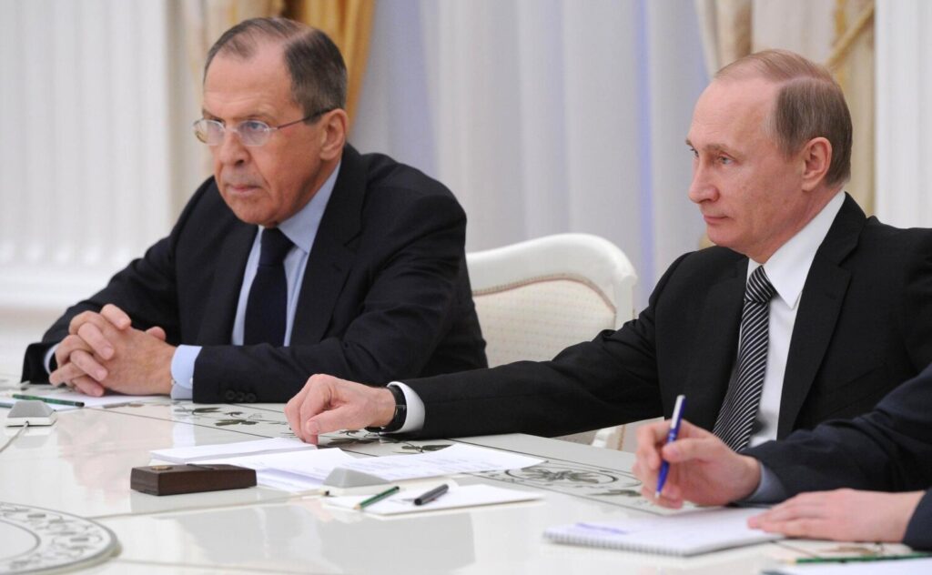 Η Ευρώπη «παγώνει» τα περιουσιακά στοιχεία Πούτιν και Λαβρόφ