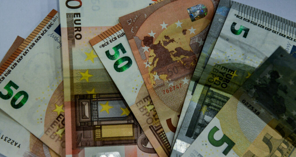Νέα μέτρα: Έτοιμο με 900.000.000 ευρώ το προεκλογικό πακέτο