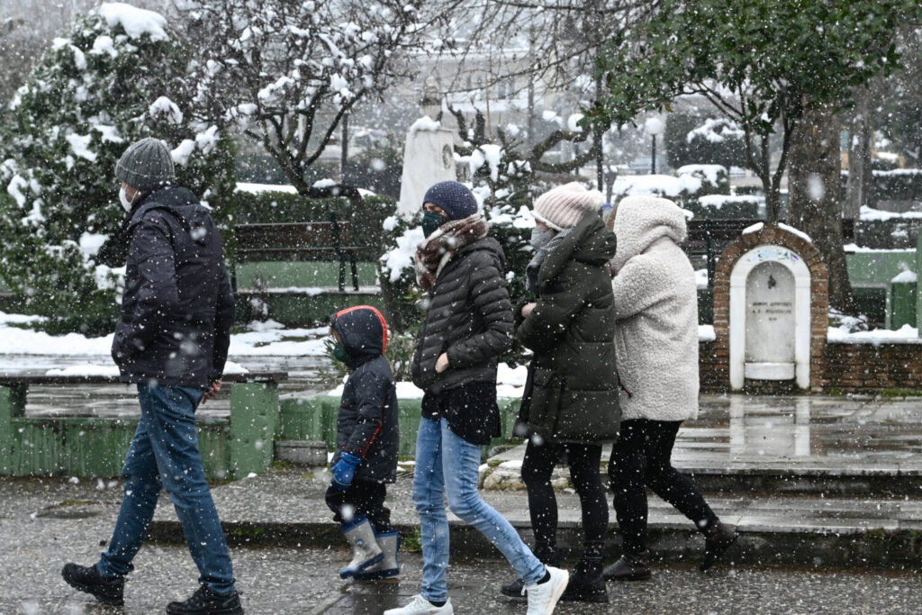 Καιρός: Στον «πάγο» η χώρα με χιόνια μέχρι και στο κέντρο της Αθήνας – Πως θα κινηθεί η βαρυχειμωνιά