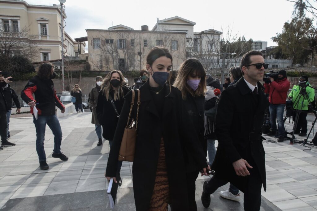 Δίκη Φιλιππίδη: Ένταση για τη διακοπή -«Θα έρθει αν δεν αποδημήσει εις Κύριον», είπε ο δικηγόρος του