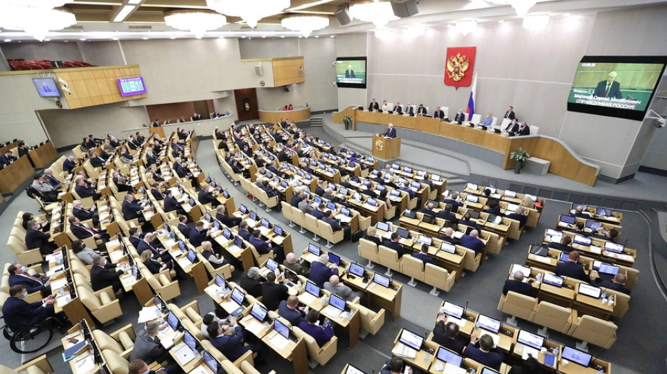 Η Βρετανία επέβαλε κυρώσεις σε 386 Ρώσους βουλευτές για την Ουκρανία