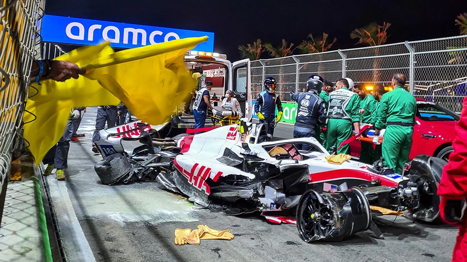 Formula 1: Τρομακτικό ατύχημα του Σουμάχερ προκάλεσε προσωρινή διακοπή – Δείτε βίντεο