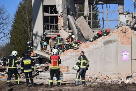 Τουλάχιστον 9 νεκροί  μετά από βομβαρδισμό σε ραδιοτηλεοπτικό πύργο – Δραματικές εικόνες  στο Κίεβο