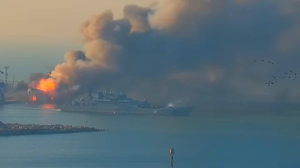 Νέο βίντεο από την καταστροφή του ρωσικού πλοίου από τους Ουκρανούς