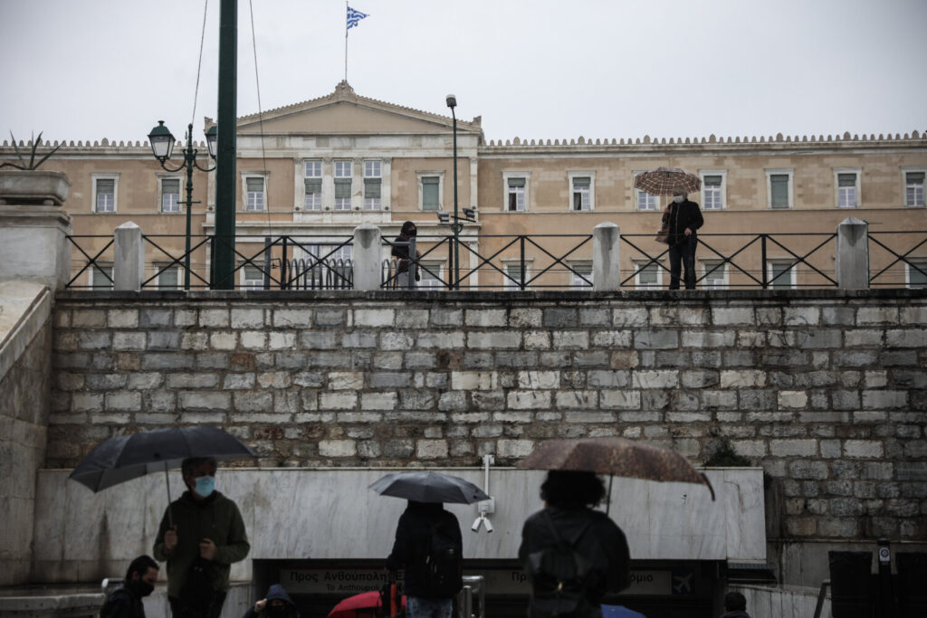 Έκτακτο δελτίο της ΕΜΥ: Καταιγίδες, βροχές και πτώση της θερμοκρασίας 8 με 10 βαθμούς