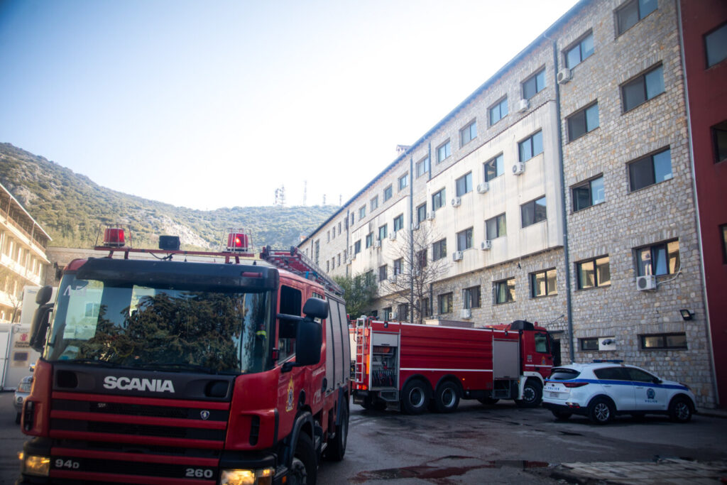 Τραγωδία στη Θεσσαλονίκη: Ένας νεκρός και πέντε τραυματίες από την φωτιά στο νοσοκομείο «Παπανικολάου»