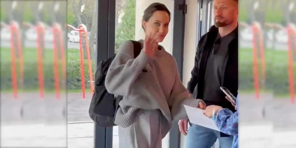 Στην Ουκρανία η Αντζελίνα Τζολί – Εθεάθη  σε καφέ στην πόλη Λβιβ (video)