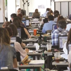 Πρόγραμμα για 148.500 προσλήψεις στο Δημόσιο και αυξήσεις σε όλους τους μισθούς και τις συντάξεις μέχρι το 2029 – Δείτε αναλυτικά