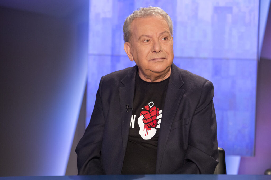 Ο Μανώλης Μητσιάς άνοιξε συναυλία στην Ηλεία με τον «Γιάννη τον φονιά», μετά το συμβάν με την απαγόρευση του Γιώργου Χατζιδάκι