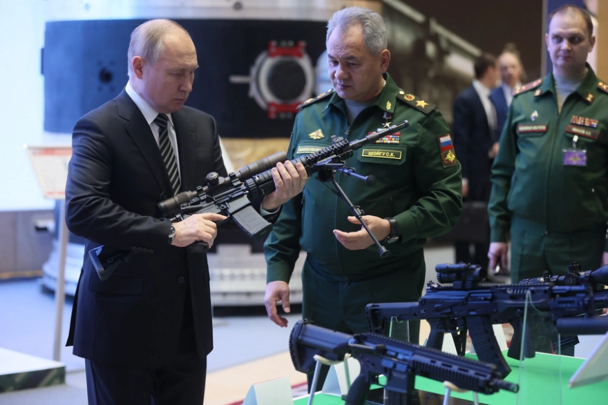 Σεργκέι Σοϊγκού: «Καρδιακή προσβολή όχι από φυσικά αίτια» υπέστη ο Ρώσος υπουργός Άμυνας