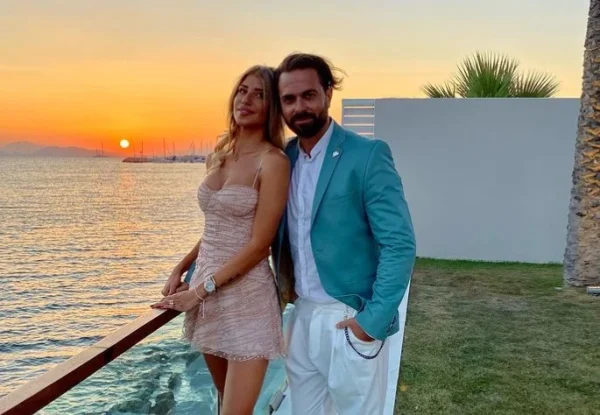 O Ηλίας Βρεττός  παντρεύεται την εντυπωσιακή σύντροφο του – Που θα γίνει ο γάμος