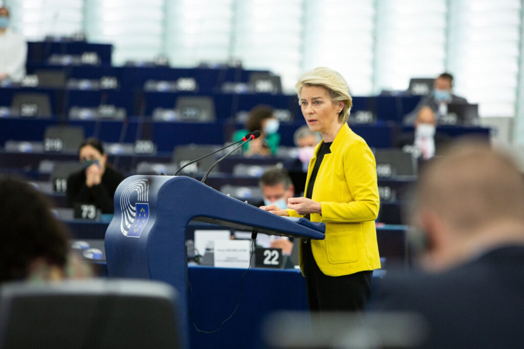 Politico: «Διχάζει την ΕΕ η πρόταση της Κομοσιόν για  πλαφόν στο φυσικό αέριο»