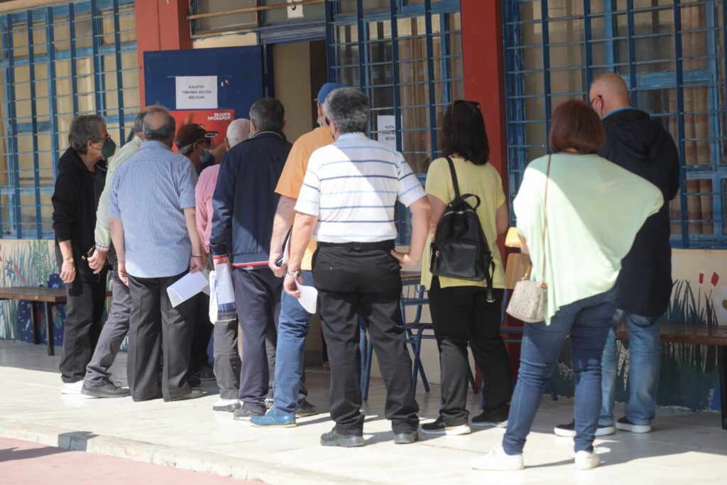 Ξεπέρασαν τις 100.000 οι ψηφοφόροι  στις κάλπες του ΣΥΡΙΖΑ – Διπλασίασε τα μέλη του – Συνεχίζεται η ψηφοφορία