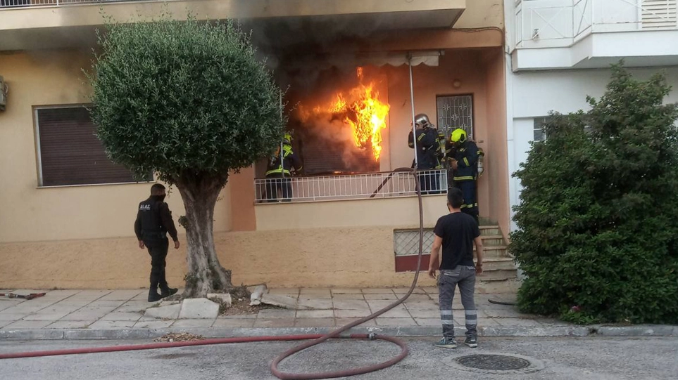Φωτιά σε διαμέρισμα στην Ηλιούπολη – Ένας νεκρός – Διασώθηκε η γυναίκα