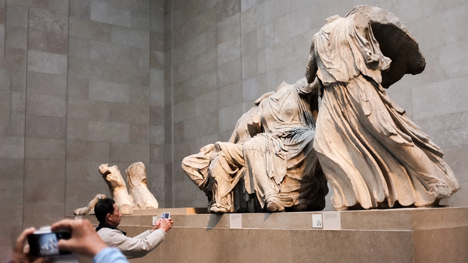 Γλυπτά Παρθενώνα: «Δεν είναι λύση, είναι ελιγμός» – Η απάντηση  του προέδρου του Μουσείου της Ακρόπολης στον Βρετανό ομόλογό του