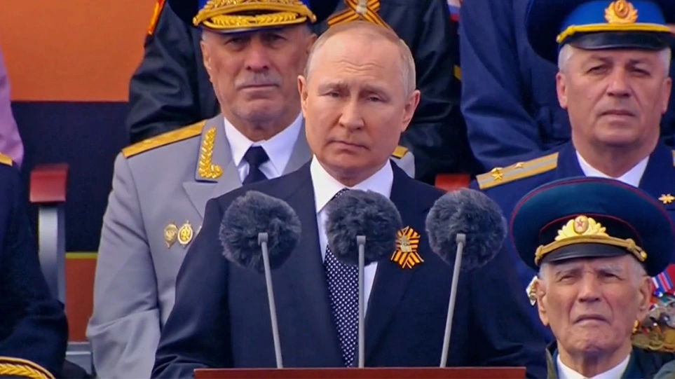 Δείτε Live την παρέλαση στην Κόκκινη Πλατεία – Πούτιν: «Η Δύση ετοιμαζόταν να εισβάλει στη γη μας»