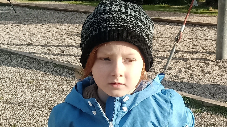 Αρπαγή 6χρονου από την Κηφισιά: Αν πάω στη Νορβηγία θα συλληφθώ – Δεν απαντά στα τηλέφωνα ο πατέρας, ξεσπά η μητέρα (video)