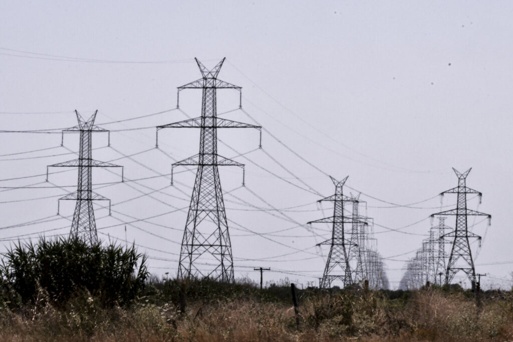 Βουλή: Κατατέθηκε  η ρύθμιση για την επιβολή πλαφόν στις τιμές χονδρικής του ρεύματος