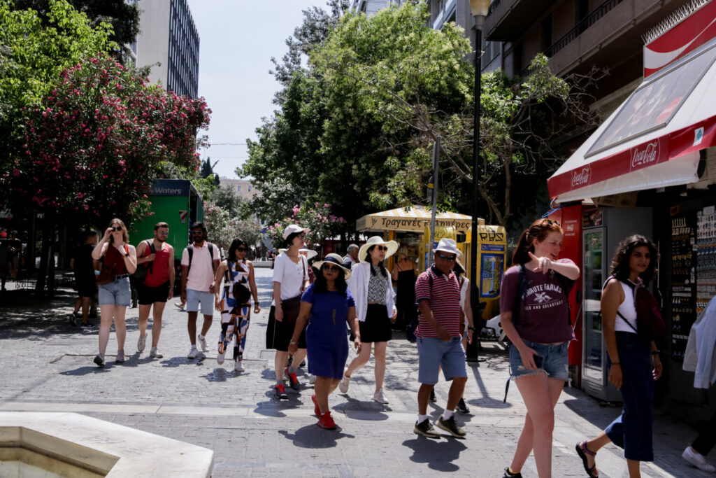 Παγώνη για εξαρση κορωνοϊού: Η παραλλαγή «4» κάνει  πυρετό 40 – Σε ποιες περιοχές εντοπίζεται