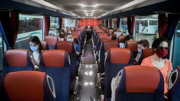 Χυδαίο περιστατικό σεξισμού: Οδηγός ΚΤΕΛ ζητά από γυναίκα να κατέβει γιατί φοράει τοπάκι