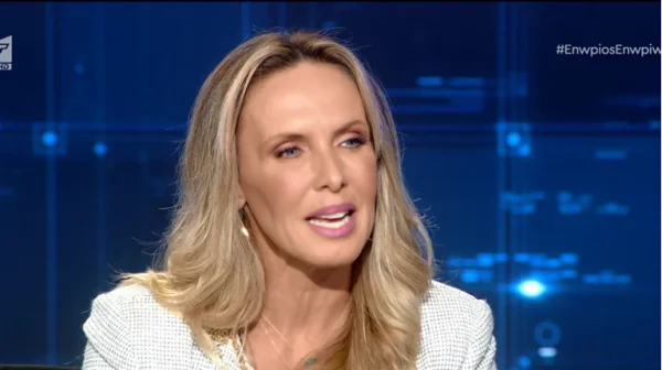 Παπούλια για  Φιλιππίδη: «Ο Πέτρος είναι κακός άνθρωπος, κατέβαζε τα παντελόνια και μου έδειχνε τα γεννητικά του όργανα»