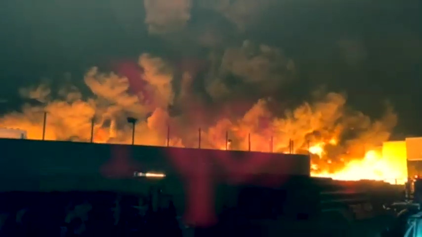 Ασπρόπυργος: Μεγάλη φωτιά σε εργοστάσιο με πλαστικά – Μήνυμα από το 112 για «επικίνδυνους καπνούς»
