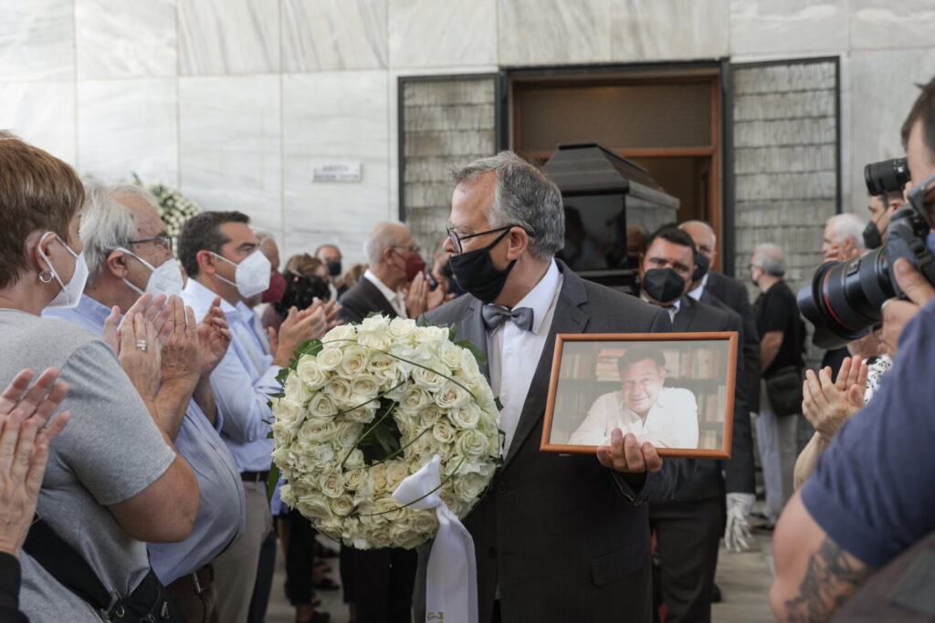 Ηλίας Νικολακόπουλος: Τελευταίο αντίο στο Α’ Νεκροταφείο (εικόνες)