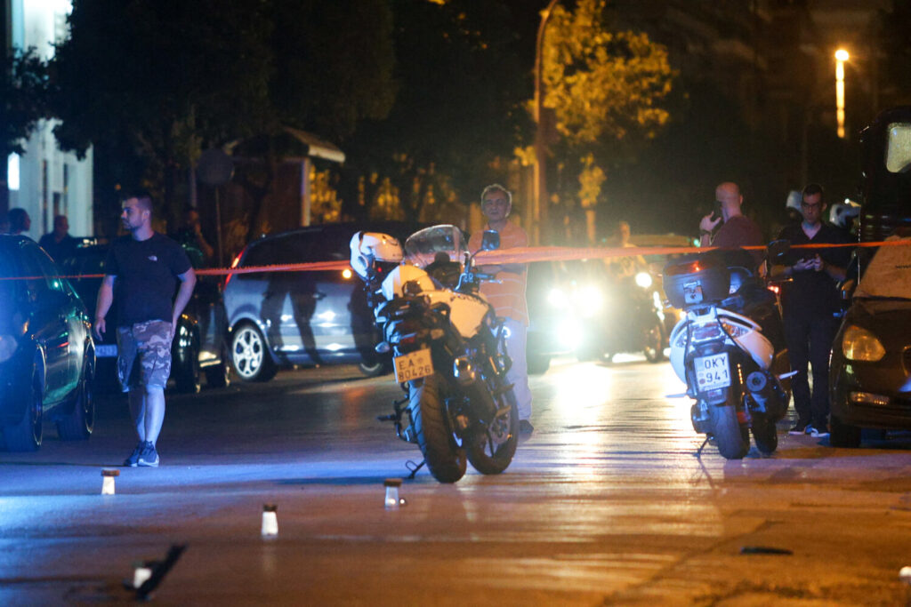 Θρίλερ στην Αθήνα μετά από καταδίωξη και πυροβολισμούς: Δύο νεκροί και 2 τραυματίες αστυνομικοί