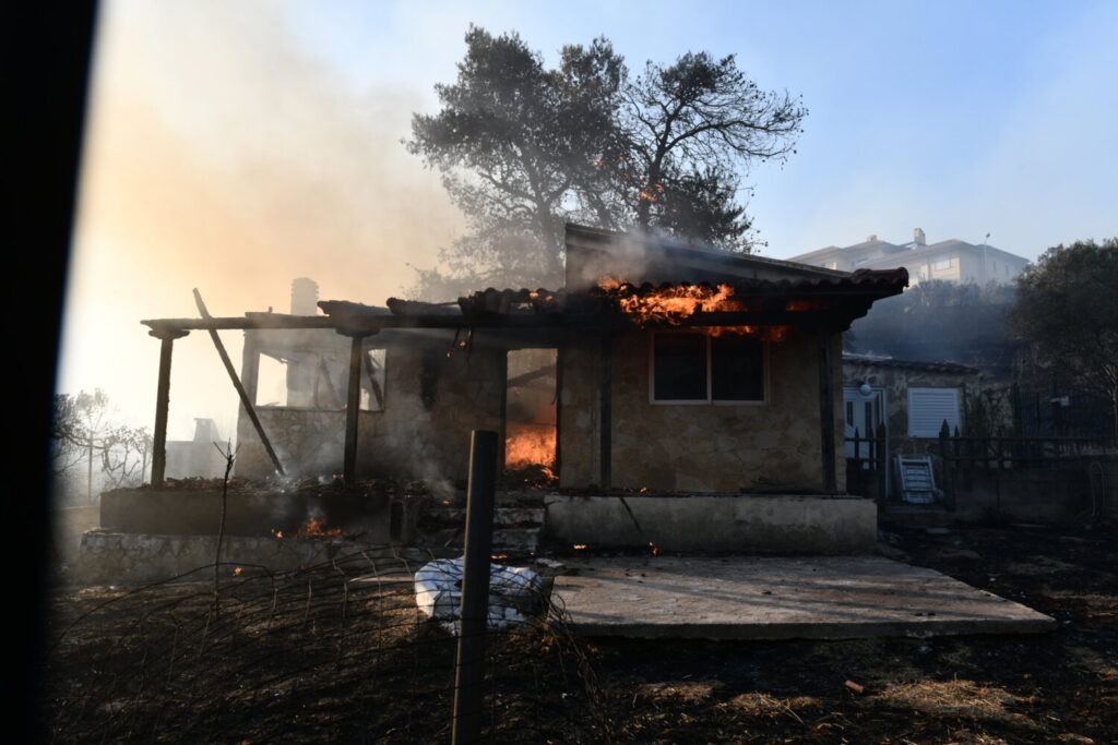Φωτιά στην Πεντέλη: Αυτοκτόνησε 80χρονος όταν είδε το σπίτι του να καίγεται για τρίτη φορά
