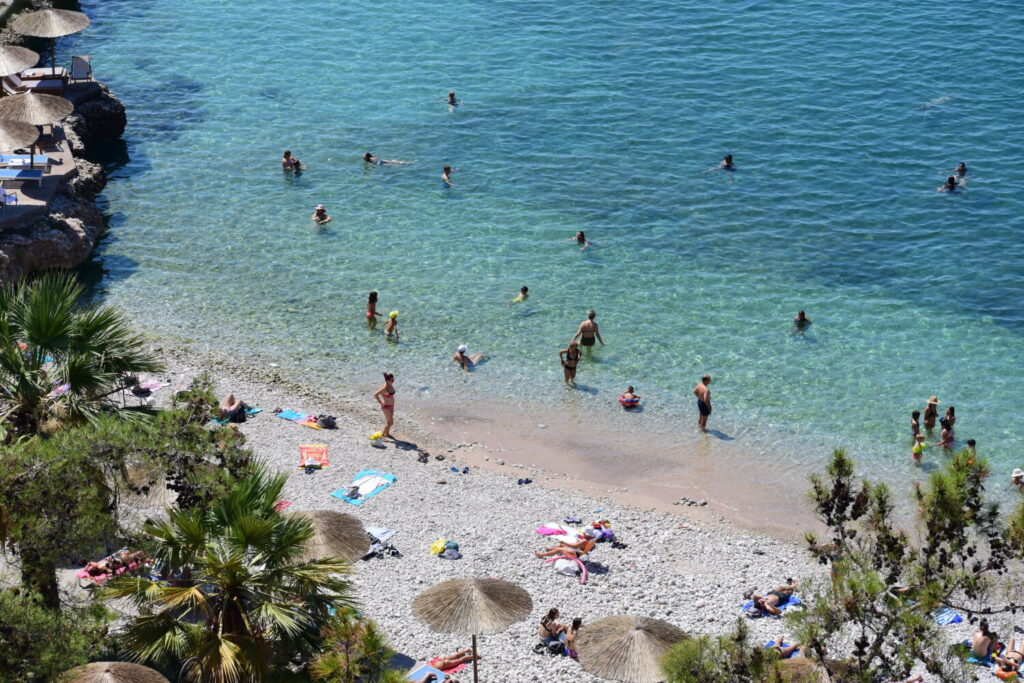 Υπουργείο Υγείας: Οι 12 ακτές  που απαγορεύεται το κολύμπι στην Αττική