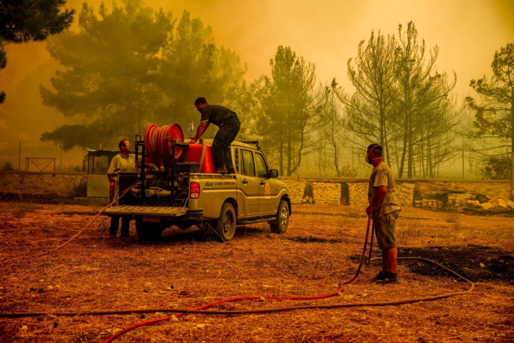 Φωτιά  στη Λέσβο:  Κάηκαν 20.000 στρέμματα – Δεν κινδυνεύουν  Βρίσα και Σταυρός