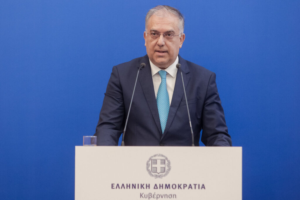 Θεοδωρικάκος: Η έρευνα θα συνεχιστεί μέχρι να βρεθούν οι ένοχοι,  λέει μετά τις διαμαρτυρίες της συζύγου του Καραϊβάζ