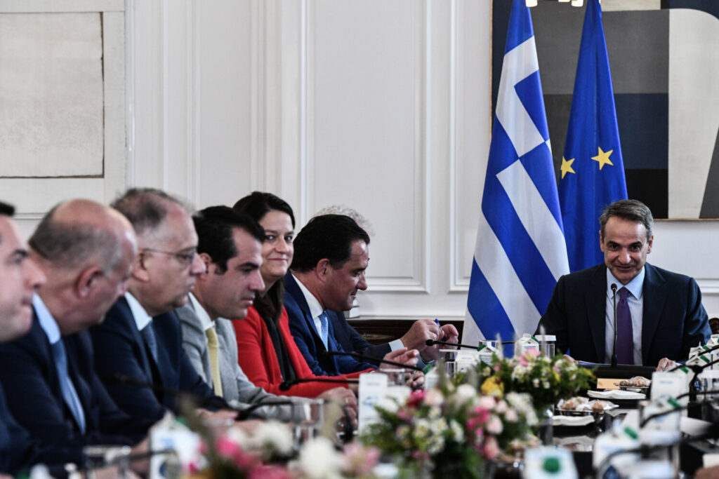 Μητσοτάκης: Αγανάκτηση για την κριτική από  τους «πυροσβέστες της ξαπλώστρας» – «Λίγο σεβασμό»