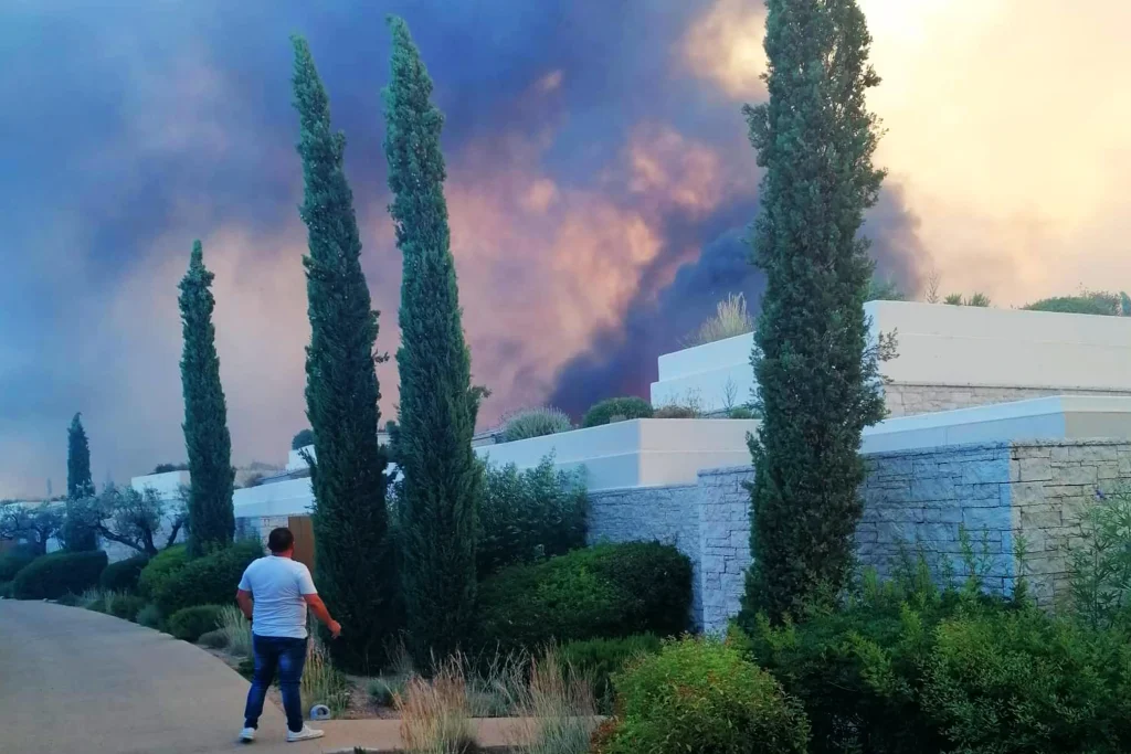 Οριοθετήθηκε η πυρκαγιά στο Κρανίδι – Μάχη με τις αναζωπυρώσεις στη Φωκίδα – Καλύτερη εικόνα στην Ιτέα