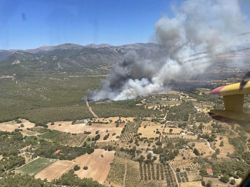 Μεγάλη φωτιά στο Κυψελοχώρι Λάρισας – Επιχειρούν επίγειες και εναέριες δυνάμεις