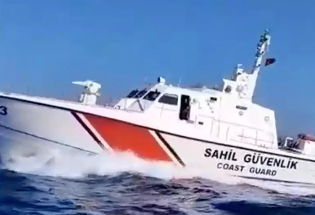 Φαρμακονήσι: Σκάφος της τουρκικής ακτοφυλακής παρενόχλησε ναυαγοσωστικό του Λιμενικού (video)