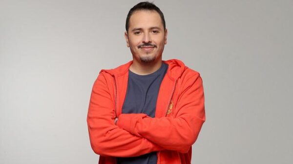 Τσουβελομάνια: Φανατική θαυμάστρια του Αλέξανδρου Τσουβέλα έφτιαξε νύχια για χάρη του!