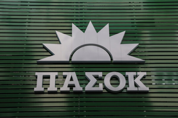 ΠΑΣΟΚ: Ο πρωθυπουργός επέλεξε την τακτική «με λένε Ρίζο και όπως θέλω τα γυρίζω»