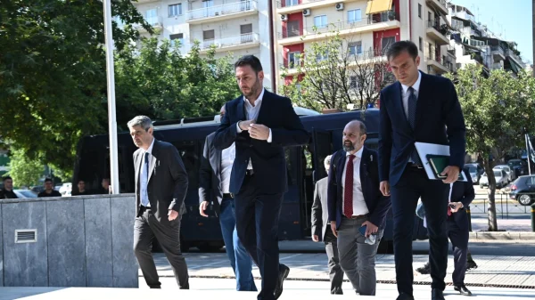 Ανδρουλάκης κατά κυβέρνησης : Να έρθουν όλα στο φως, χυδαίες οι διαρροές σε βάρος μου – Πολιτικός εκτσογλανισμός