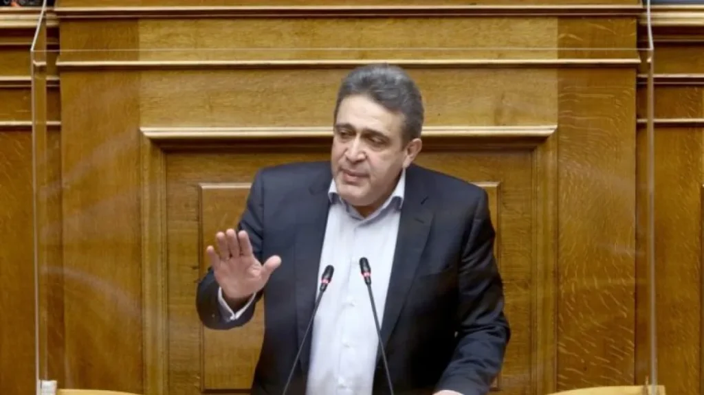 Κρήτη: Η αστυνομία κατηγορεί βουλευτή του ΣΥΡΙΖΑ ότι απείλησε με μετάθεση αστυνομικούς επειδή του πήραν πινακίδες και δίπλωμα