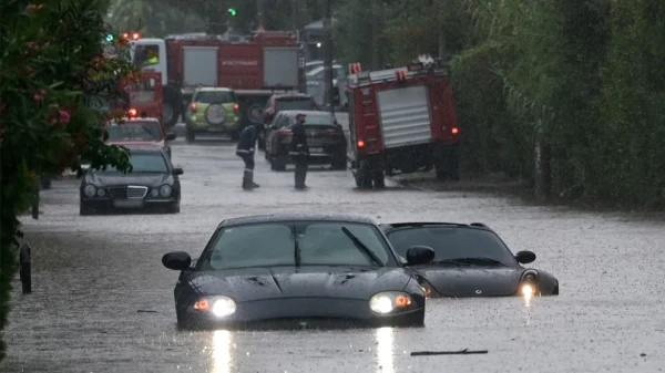 Κακοκαιρία: Μήνυμα από το 112 σε πολλές περιοχές για επικίνδυνα φαινόμενα