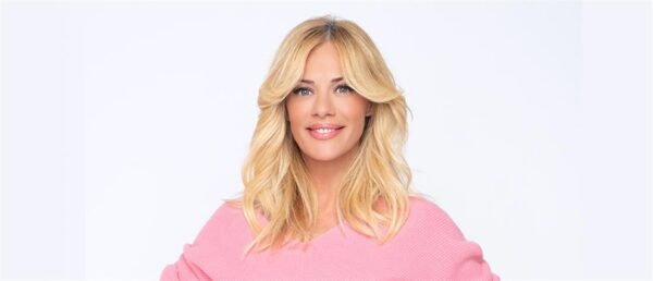 “Rouk Zouk”: η Ζέτα Μακρυπούλια επιστρέφει με νέα παιχνίδια